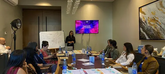 Taller en círculo con integrantes de la red Abogadas MX