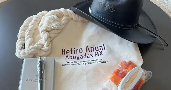Kit de bienvenida del retiro anterior de Abogadas MX